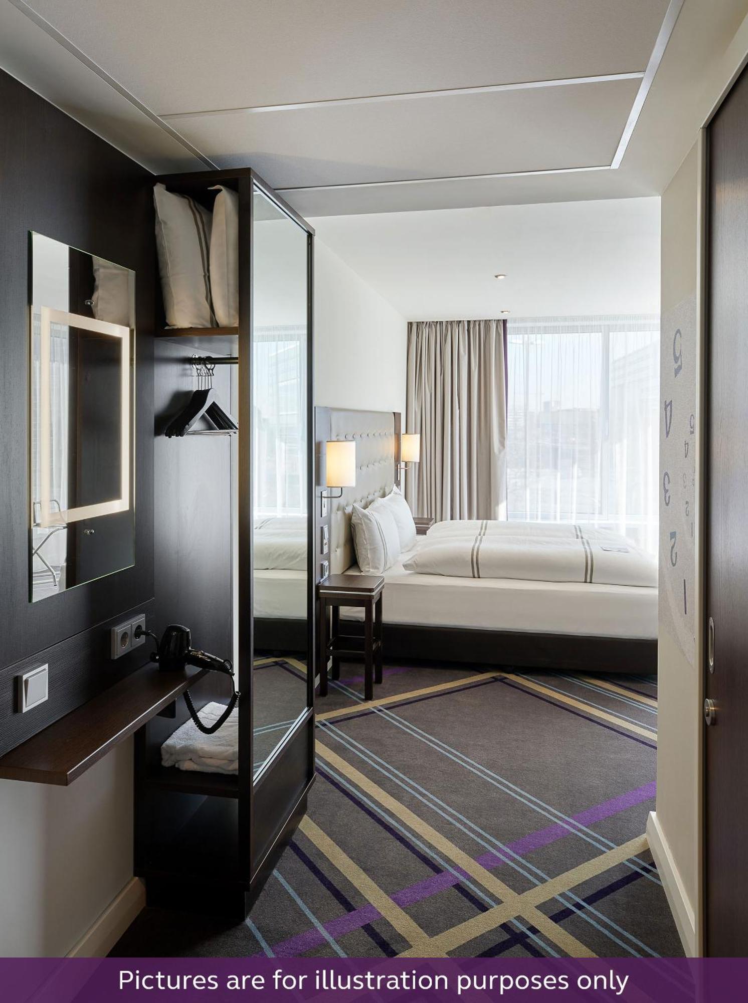 Premier Centre Hotel *